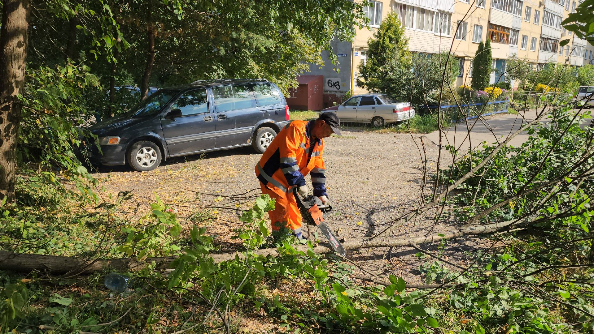 ивантеевка, пушкинский, снос аварийного жилья, снос дома, спил деревьев, городское хозяйство ивантеевка, коммунальная служба,аварийный дом,