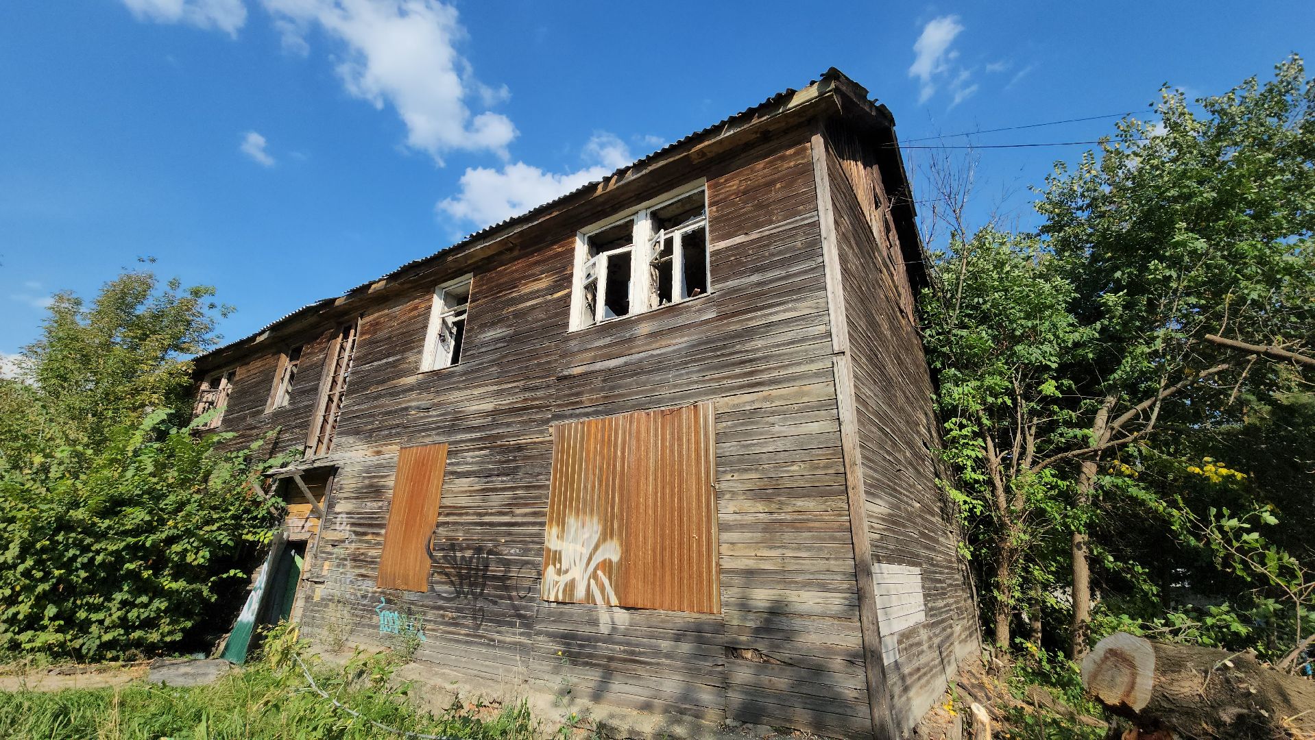 ивантеевка, пушкинский, снос аварийного жилья, снос дома, спил деревьев, городское хозяйство ивантеевка, коммунальная служба,аварийный дом,