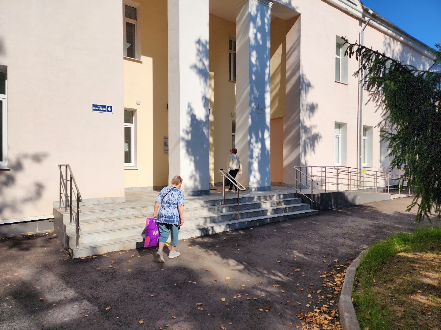 чехов, чеховская больница, поликлиники, амбулатории, стационары, фельдшерско-акушерский пункт, кьюар-коды, коды на дверях кабинетов , отдел качества, обращения пациентов, жалобы, благодарности, предложения, обратная связь, главврач чеховской больницы, андрей попов, повышение качества медуслуг,