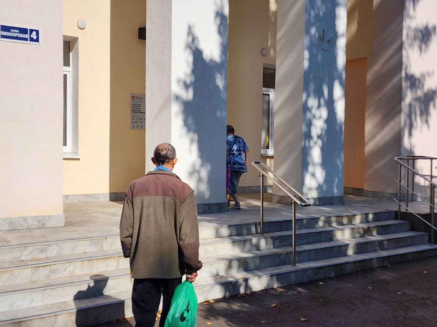 чехов, чеховская больница, поликлиники, амбулатории, стационары, фельдшерско-акушерский пункт, кьюар-коды, коды на дверях кабинетов , отдел качества, обращения пациентов, жалобы, благодарности, предложения, обратная связь, главврач чеховской больницы, андрей попов, повышение качества медуслуг,