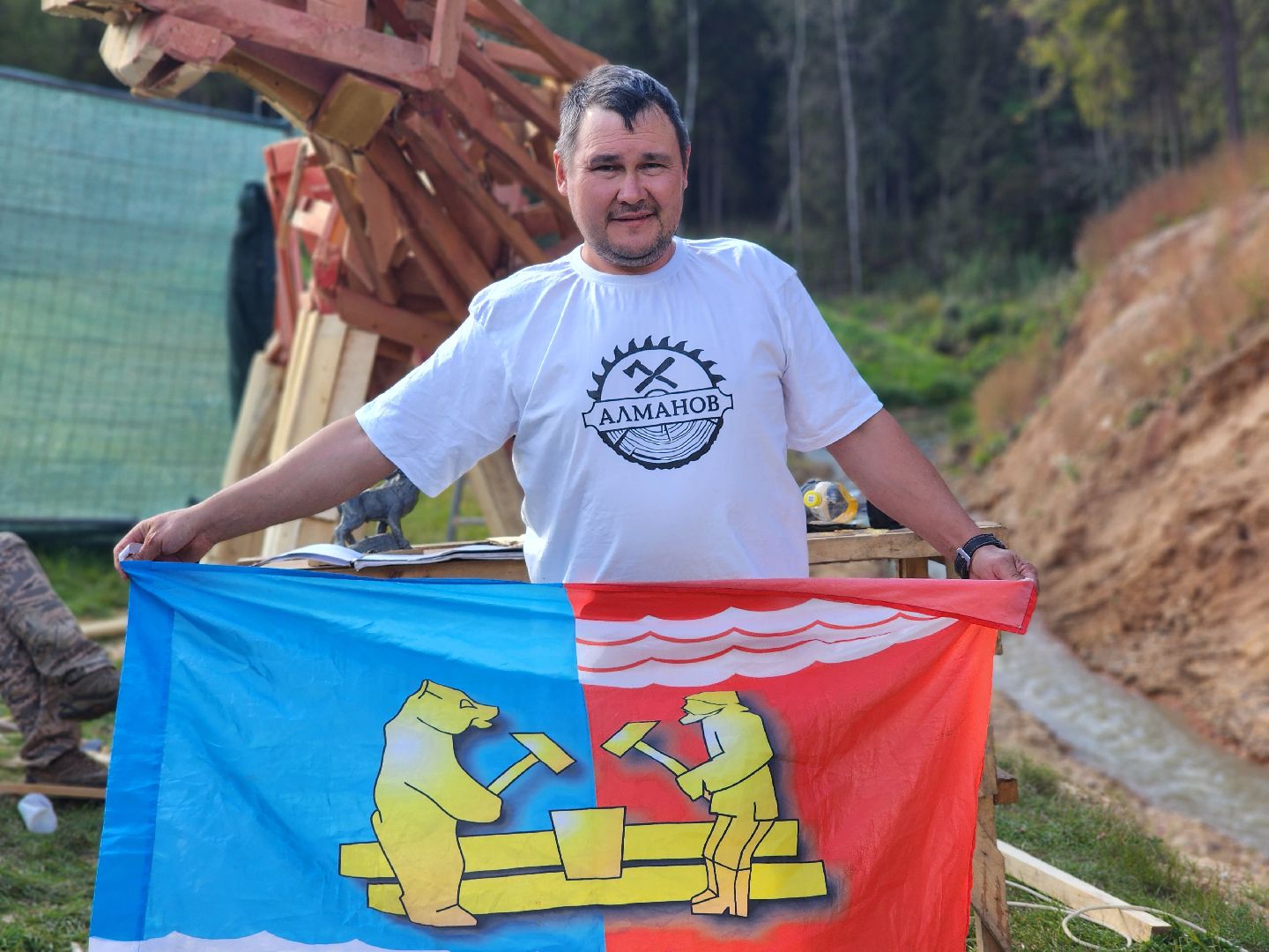 сергиев посад, сергиево-посадский городской округ, пересвет, богородское, резчик по дереву, владимир алманов, парковые скульптуры, скульптуры из дерева, скульптура из досок, скульптура из горбыля,творческая мастерская, лесной гость, хитрый лис,