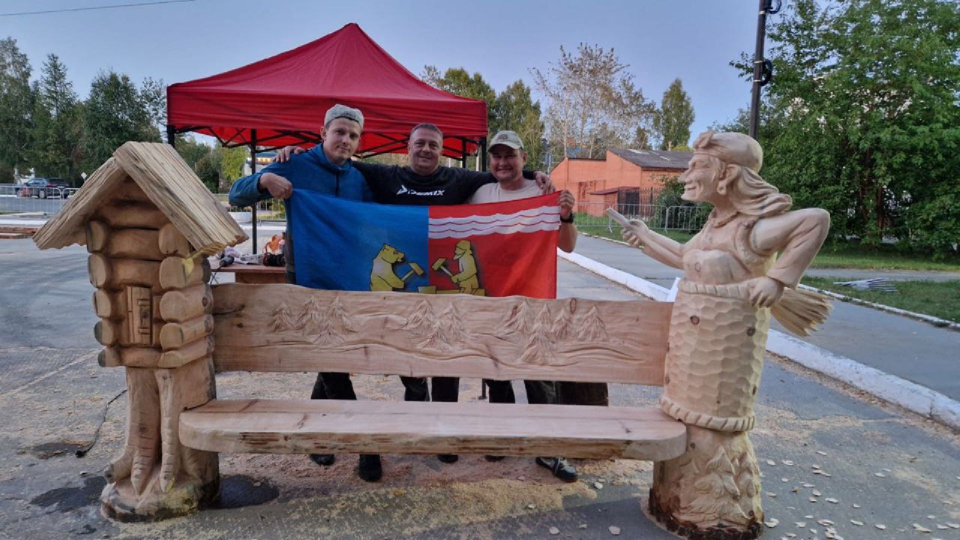 сергиев посад, сергиево-посадский городской округ, пересвет, богородское, резчик по дереву, владимир алманов, парковые скульптуры, скульптуры из дерева, скульптура из досок, скульптура из горбыля,творческая мастерская, лесной гость, хитрый лис,