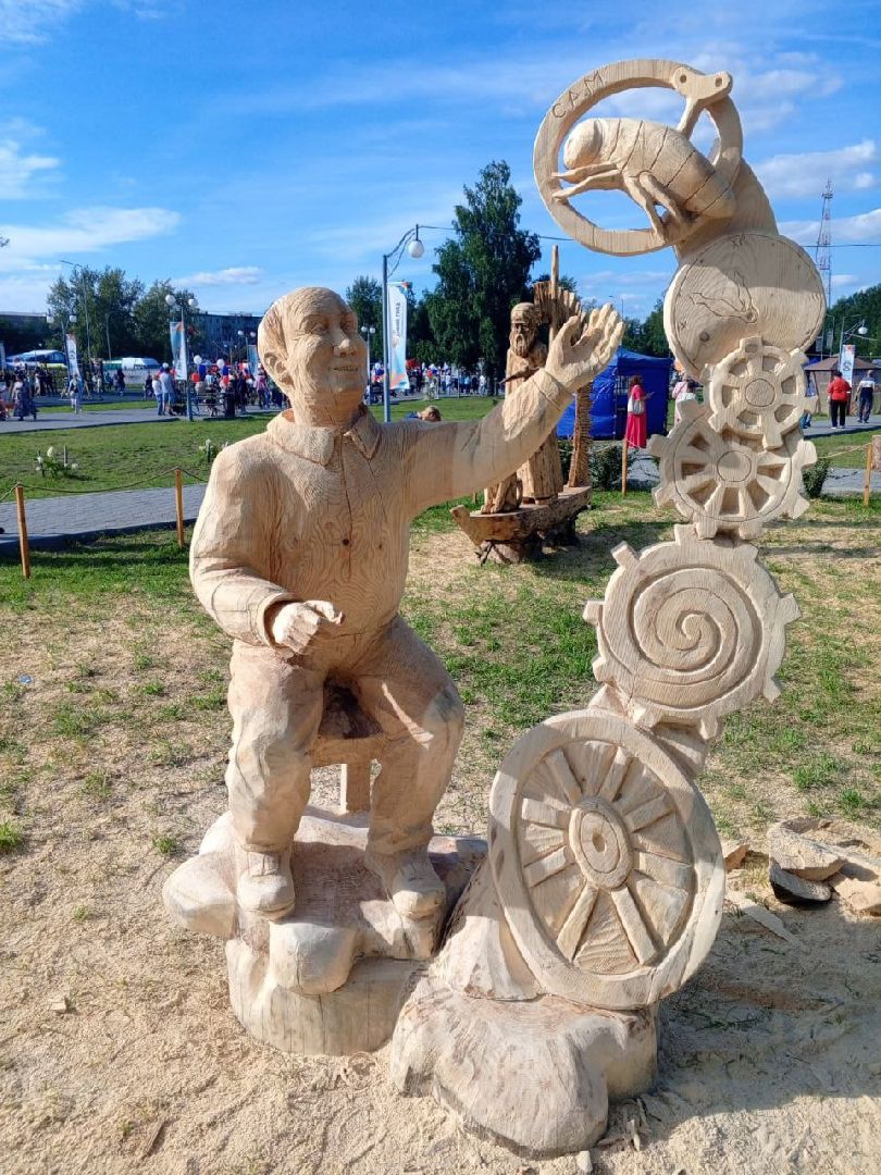 сергиев посад, сергиево-посадский городской округ, пересвет, богородское, резчик по дереву, владимир алманов, парковые скульптуры, скульптуры из дерева, скульптура из досок, скульптура из горбыля,творческая мастерская, лесной гость, хитрый лис,