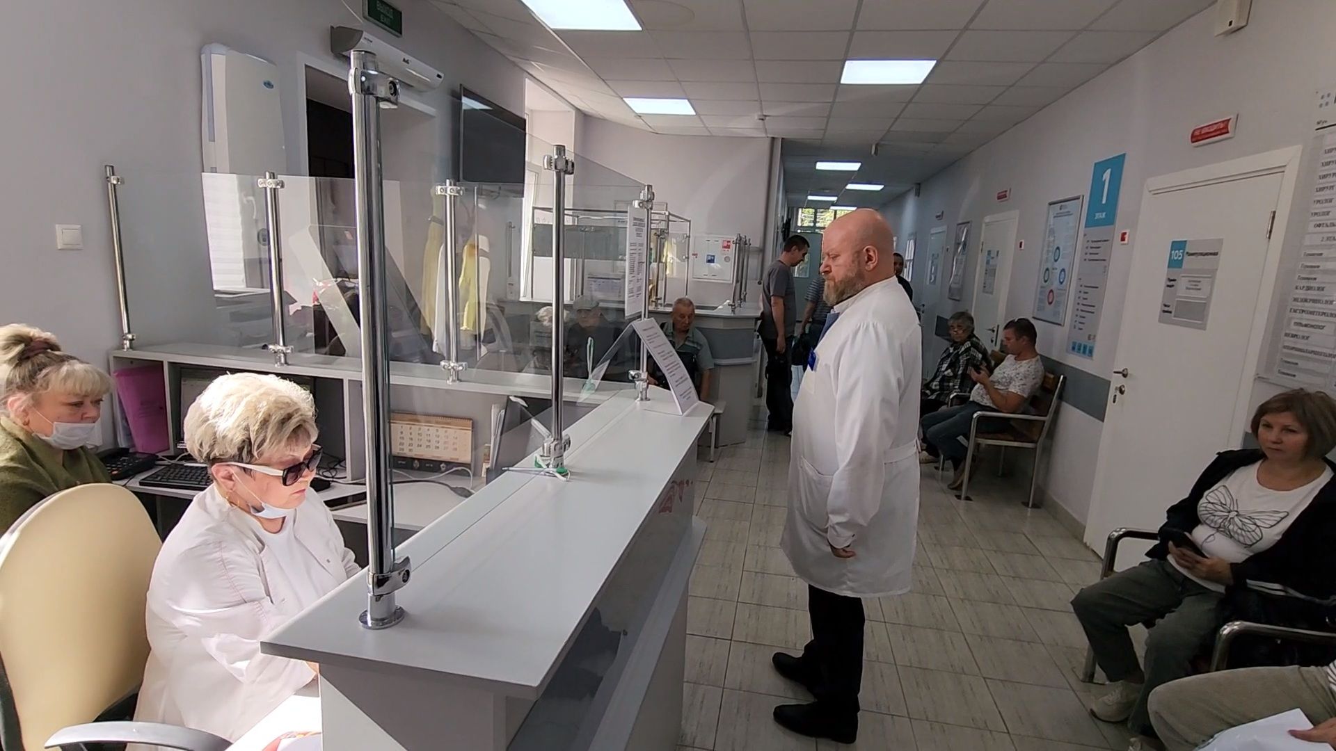чехов, чеховская больница, поликлиники, сестринские посты, выдача справок и направлений, запись на прием к врачу, диспансерный учет, направления на анализы, разделение функционала врачей и медсестер, кьюар-коды, отдел качества, обращения пациентов, обратная связь, главврач чеховской больницы, андрей попов,