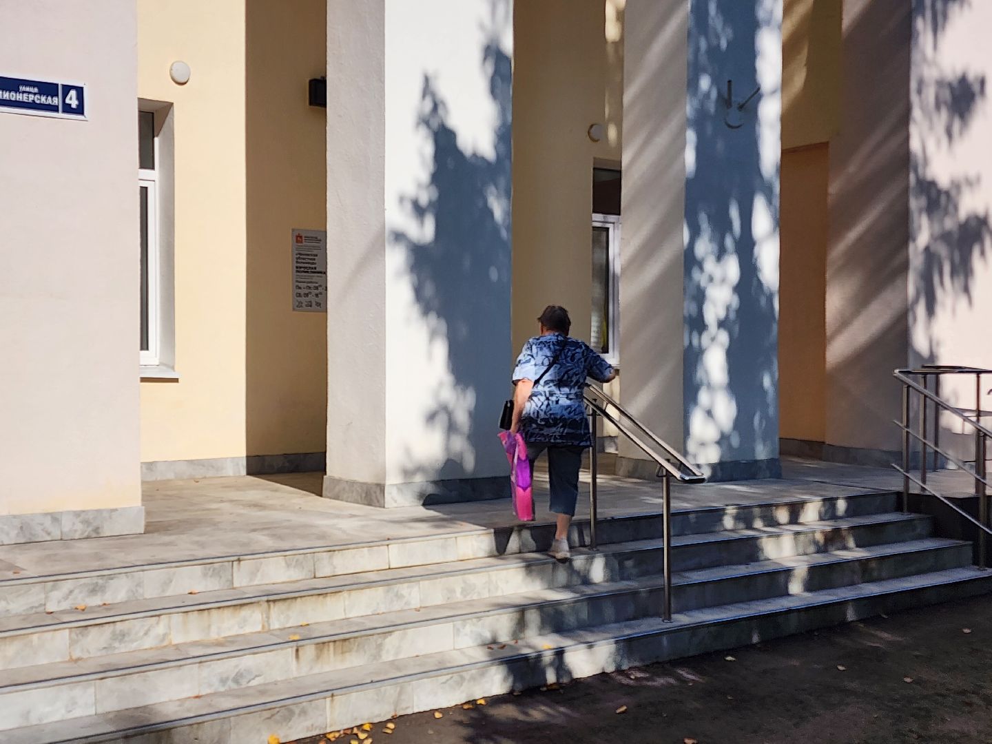 чехов, чеховская больница, поликлиники, сестринские посты, выдача справок и направлений, запись на прием к врачу, диспансерный учет, направления на анализы, разделение функционала врачей и медсестер, кьюар-коды, отдел качества, обращения пациентов, обратная связь, главврач чеховской больницы, андрей попов,