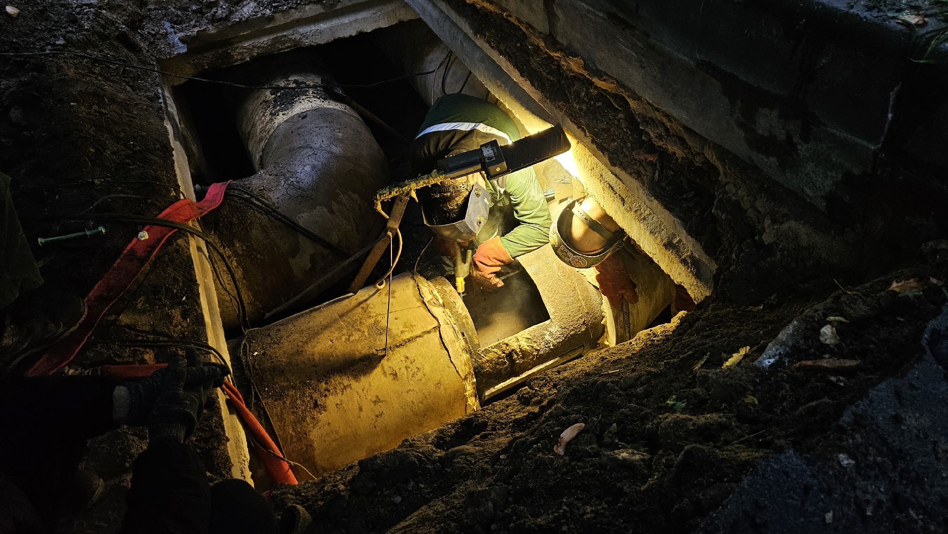 долгопрудный, жкх, чп, чп долгопрудный,горячая вода, прорыв трубы,аварийная бригада, аварийно-восстановительные работы, аварийно-спасательная служба,