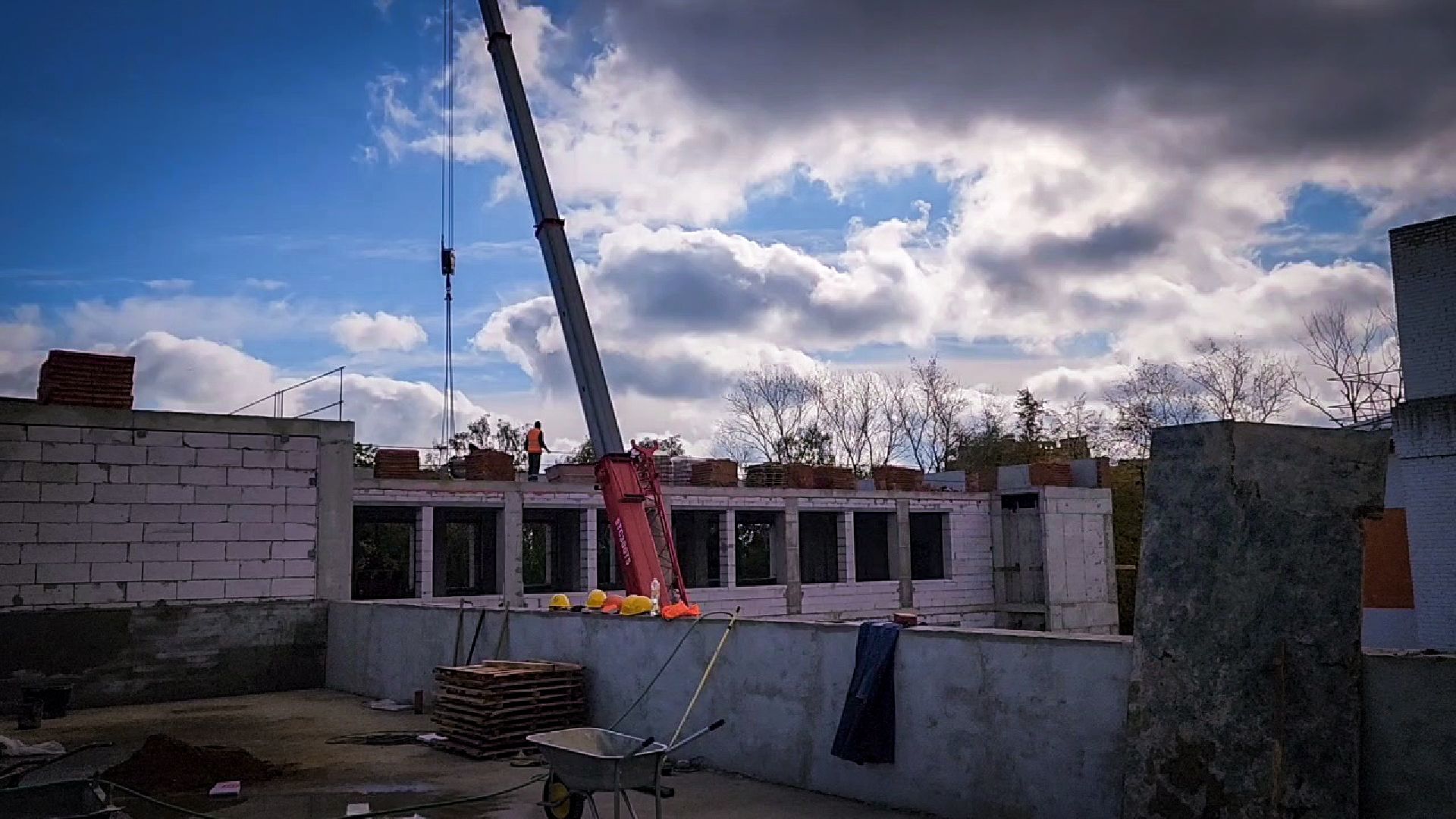 строительство пристройки к лицею в бронницах, бронницы , новый корпус лицея в бронницах, устройство кровли ,