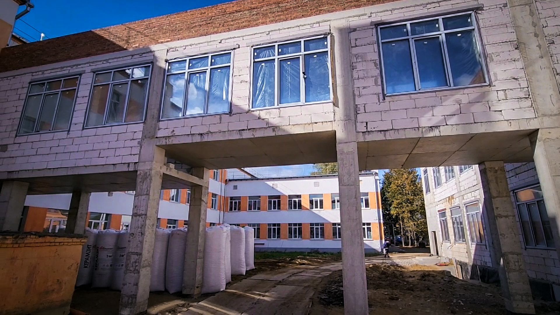 строительство пристройки к лицею в бронницах, бронницы , новый корпус лицея в бронницах, устройство кровли ,