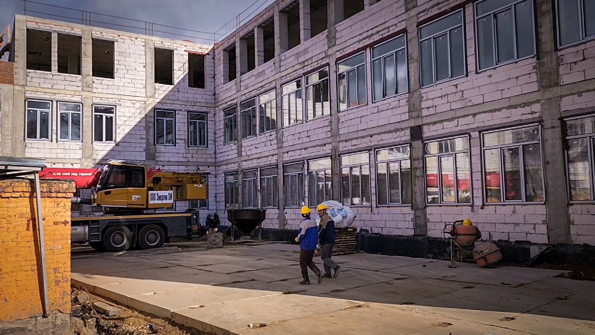 строительство пристройки к лицею в бронницах, бронницы , новый корпус лицея в бронницах, устройство кровли ,