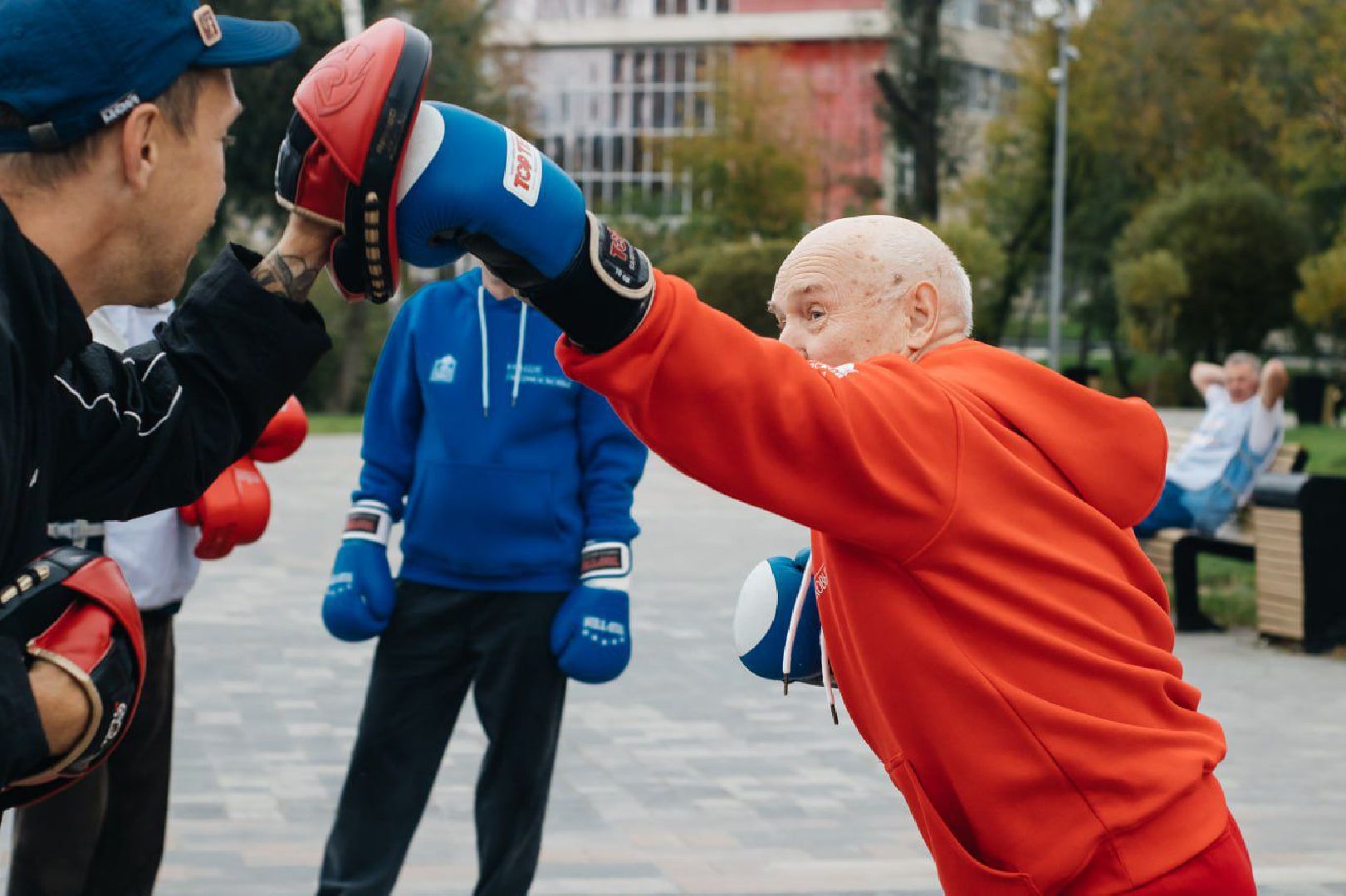пушкино,  активное долголетие, бокс, тренировки на свежем воздухе, пожилые люди, мастер спорта,спорт - это жизнь, спорт для всех,