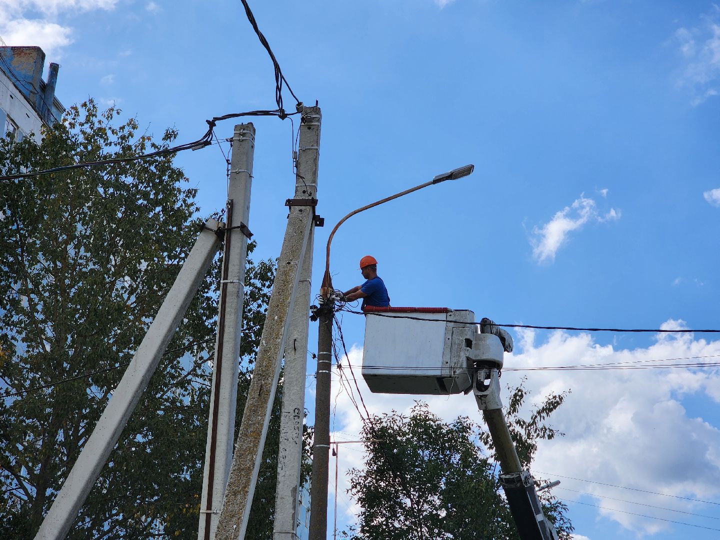 чехов, улица полиграфистов, уличное освещение, наружное освещение, замена светильников, ремонт фонарей, ремонт электропроводки,мбу чеховское благоустройство, содержание дорог, мосавтодор, портал добродел, обращения жителей,