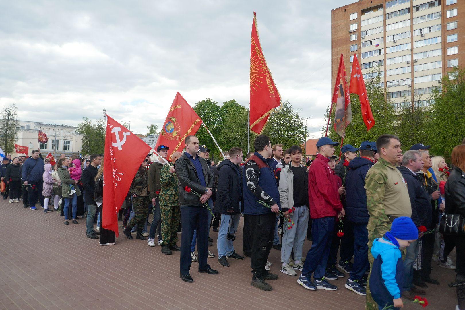 Подольск, возложение цветов, День Победы, семья