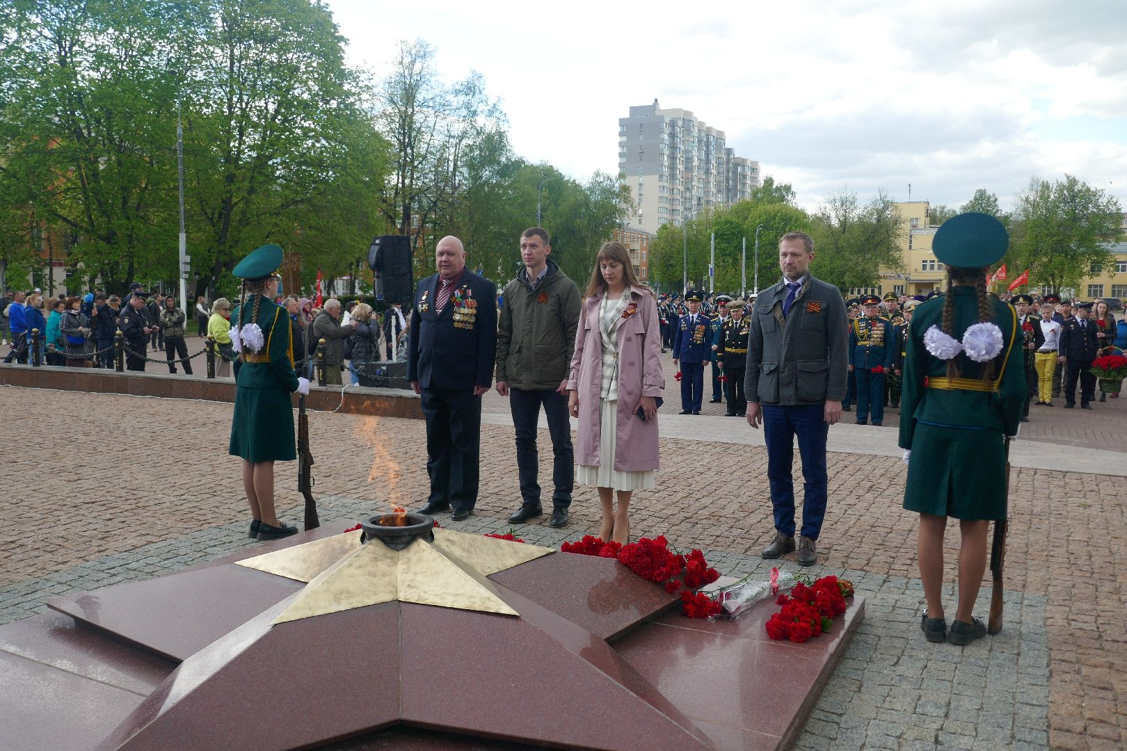 Подольск, возложение цветов, День Победы, семья