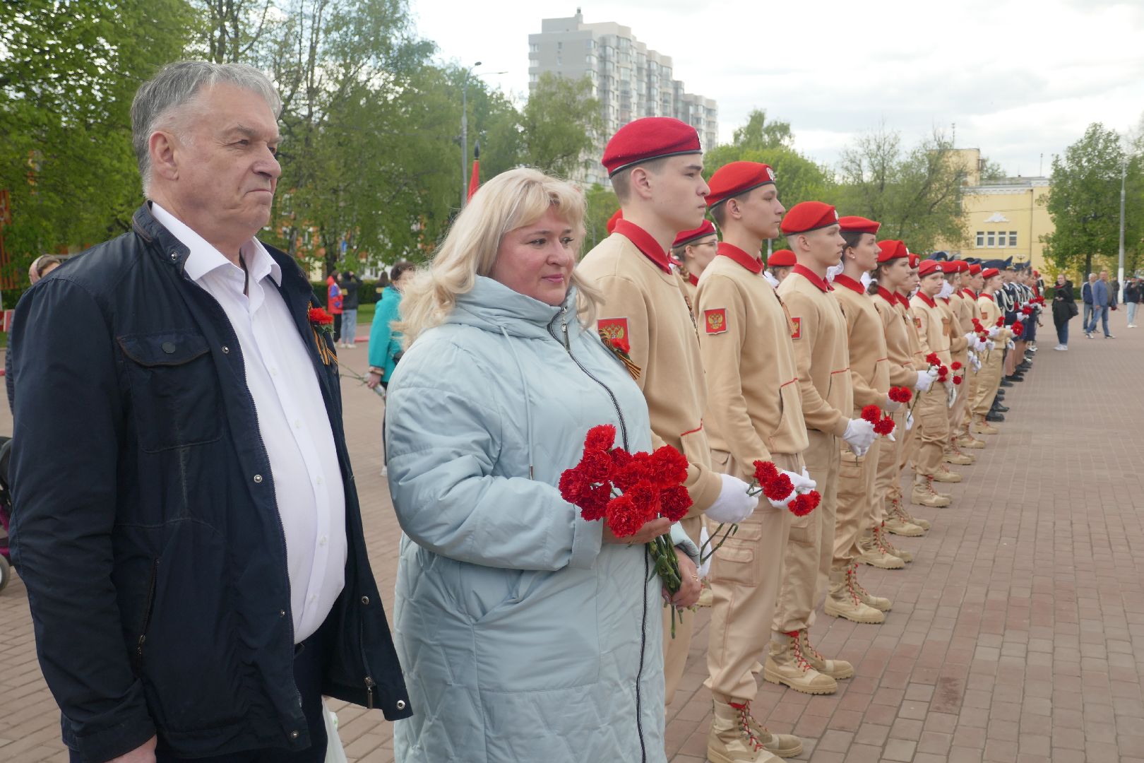 Подольск, возложение цветов, День Победы, семья