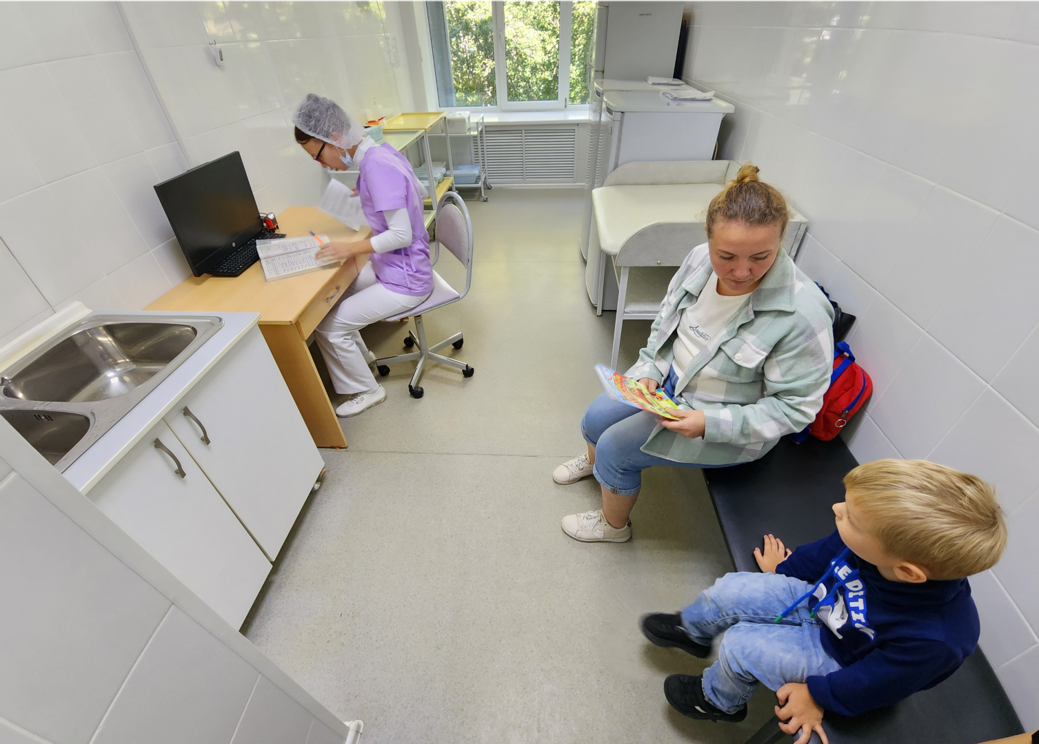 чехов, чеховская больница, вакцинация, прививочная кампания, прививки от гриппа, прививки от пневмонии, препараты от гриппа, совигрипп, флю-м, ультрикс квадри, вакцинация детей, вакцинация взрослых жителей, главврач чеховской больницы, андрей попов, глава округа михаил собакин,статистика,