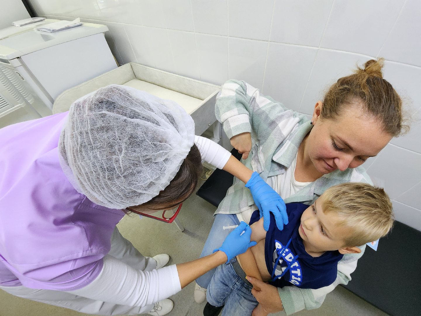 чехов, чеховская больница, вакцинация, прививочная кампания, прививки от гриппа, прививки от пневмонии, препараты от гриппа, совигрипп, флю-м, ультрикс квадри, вакцинация детей, вакцинация взрослых жителей, главврач чеховской больницы, андрей попов, глава округа михаил собакин,статистика,