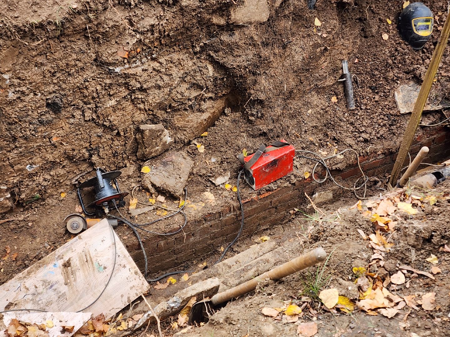 чехов, микрорайон полиграфкомбинат, авария на теплосети, утечка теплоносителя, прорыв трубы отопления, ликвидация аварии,   обращения жителей, портал добродел, устранение утечки, глава округа михаил собакин, поручение главы округа, мп жкх чеховского района, жилые дома, социальные объекты,аварийная бригада, спецтехника,