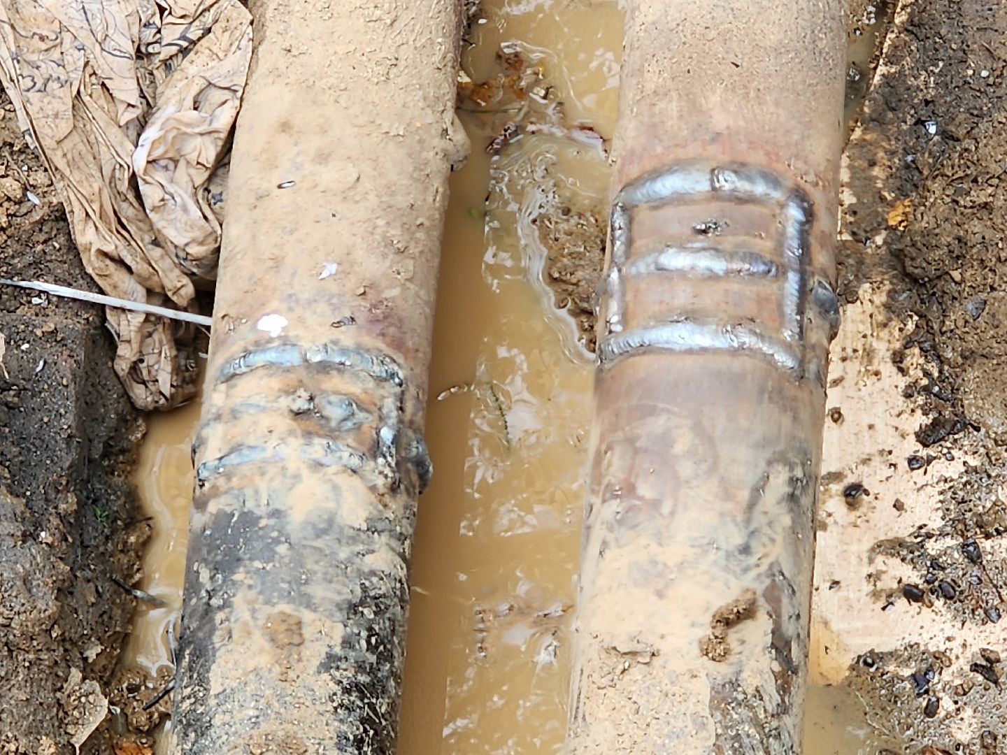 чехов, микрорайон полиграфкомбинат, авария на теплосети, утечка теплоносителя, прорыв трубы отопления, ликвидация аварии,   обращения жителей, портал добродел, устранение утечки, глава округа михаил собакин, поручение главы округа, мп жкх чеховского района, жилые дома, социальные объекты,аварийная бригада, спецтехника,