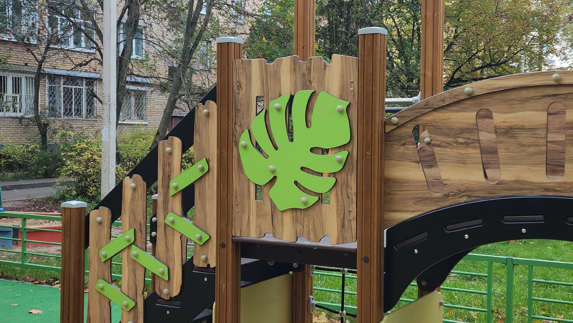 пушкино, благоустройство, детские площадки, граффити, вандализм, новая детская площадка, игровой комплекс, формирование комфортной городской среды,