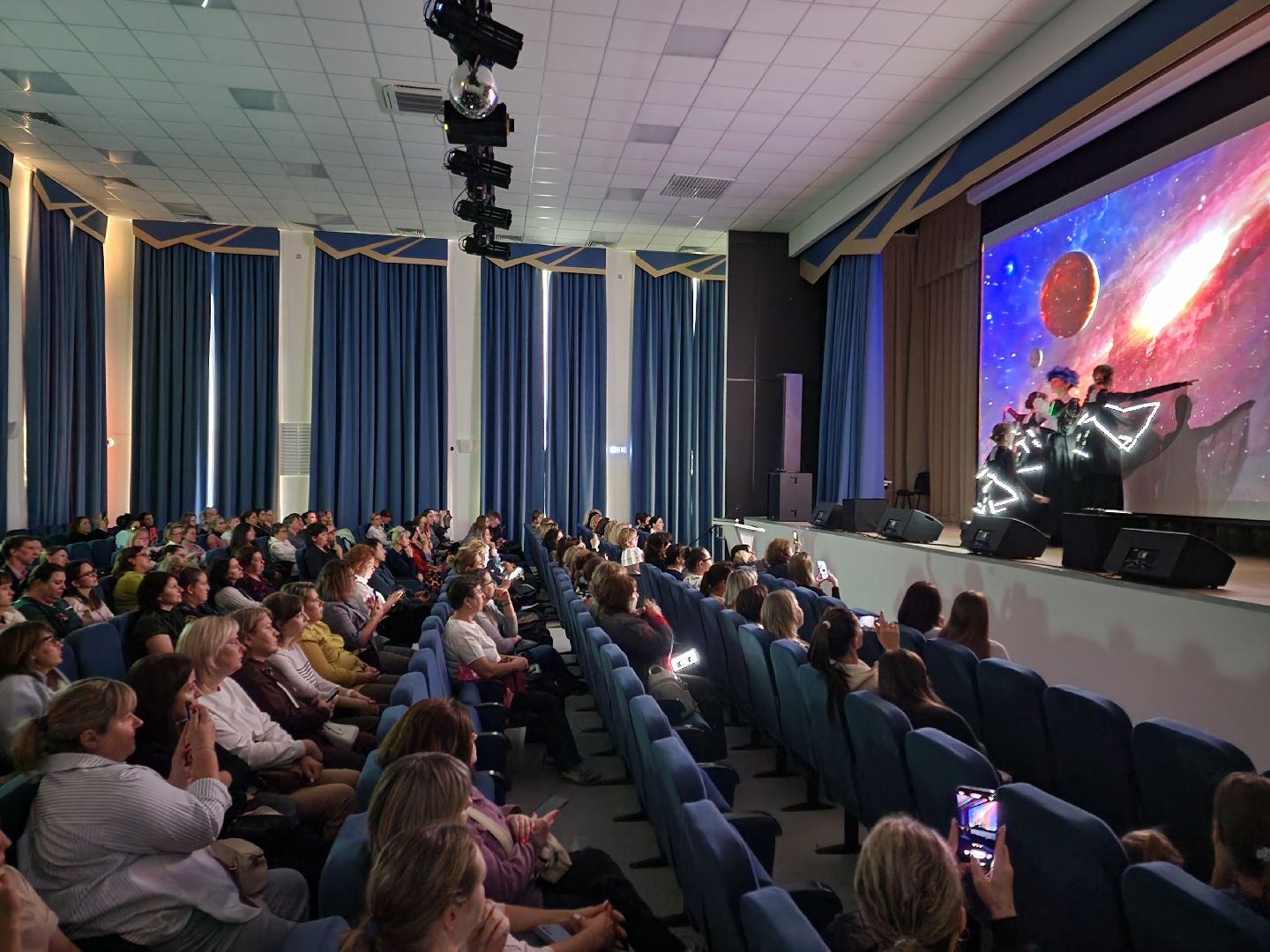 чехов, гимназия 7,совет родителей, родительские комитеты, встреча с родителями школьников,  дополнительное образование, обсуждения, доклады, внеурочная деятельность, благотворительные проекты, акции, военно-патриотические клубы, движение первых, конкурсы, лариса сулима, первый заместитель министра образования подмосковья, заместитель главы округа, надежда чернятина, управление образования, ирина заболотнева,искусственный интеллект, воспитание детей,