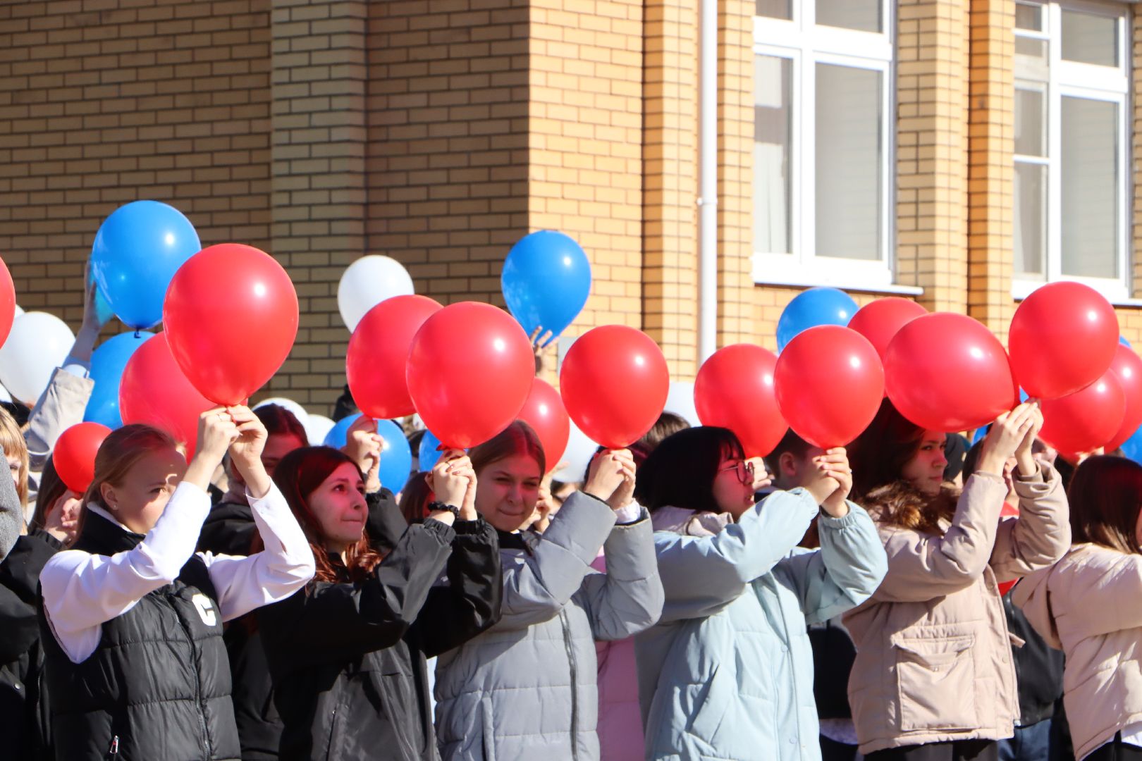 день воссоединения, серебряные пруды,  молодая гвардия серебряные пруды, флешмоб, школа чуйкова, новые территории,