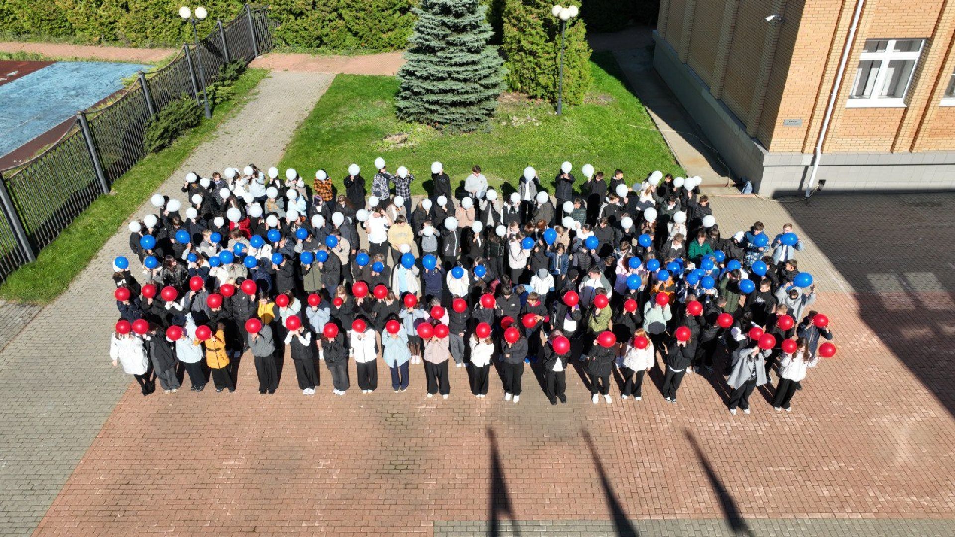 день воссоединения, серебряные пруды,  молодая гвардия серебряные пруды, флешмоб, школа чуйкова, новые территории,