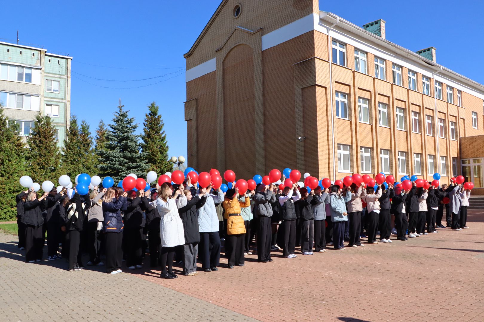 день воссоединения, серебряные пруды,  молодая гвардия серебряные пруды, флешмоб, школа чуйкова, новые территории,