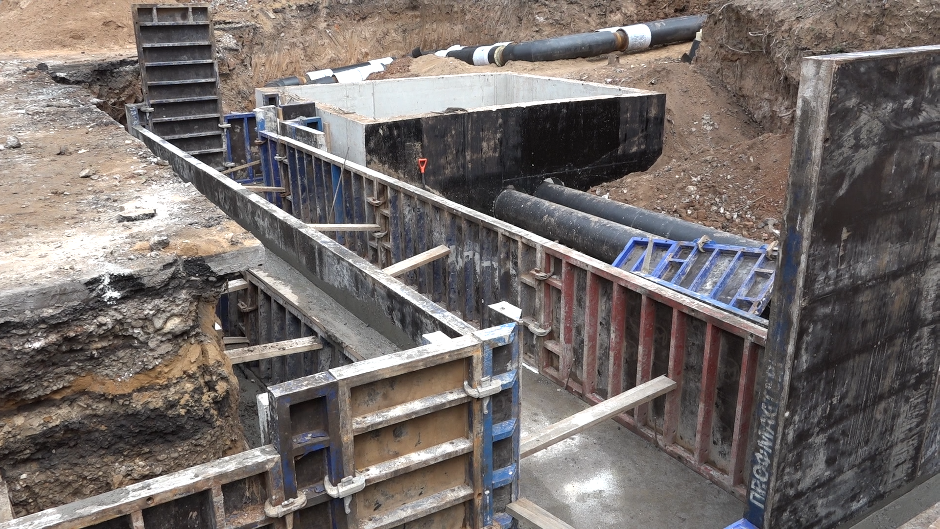 реконструкция теплотрассы, теплосети власиха, новые трубы, алтстрой, власиха теплотрасса,