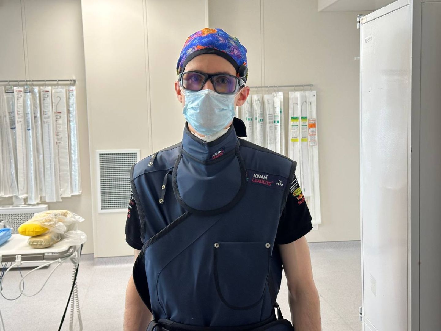 люди, медицина, молодой врач,