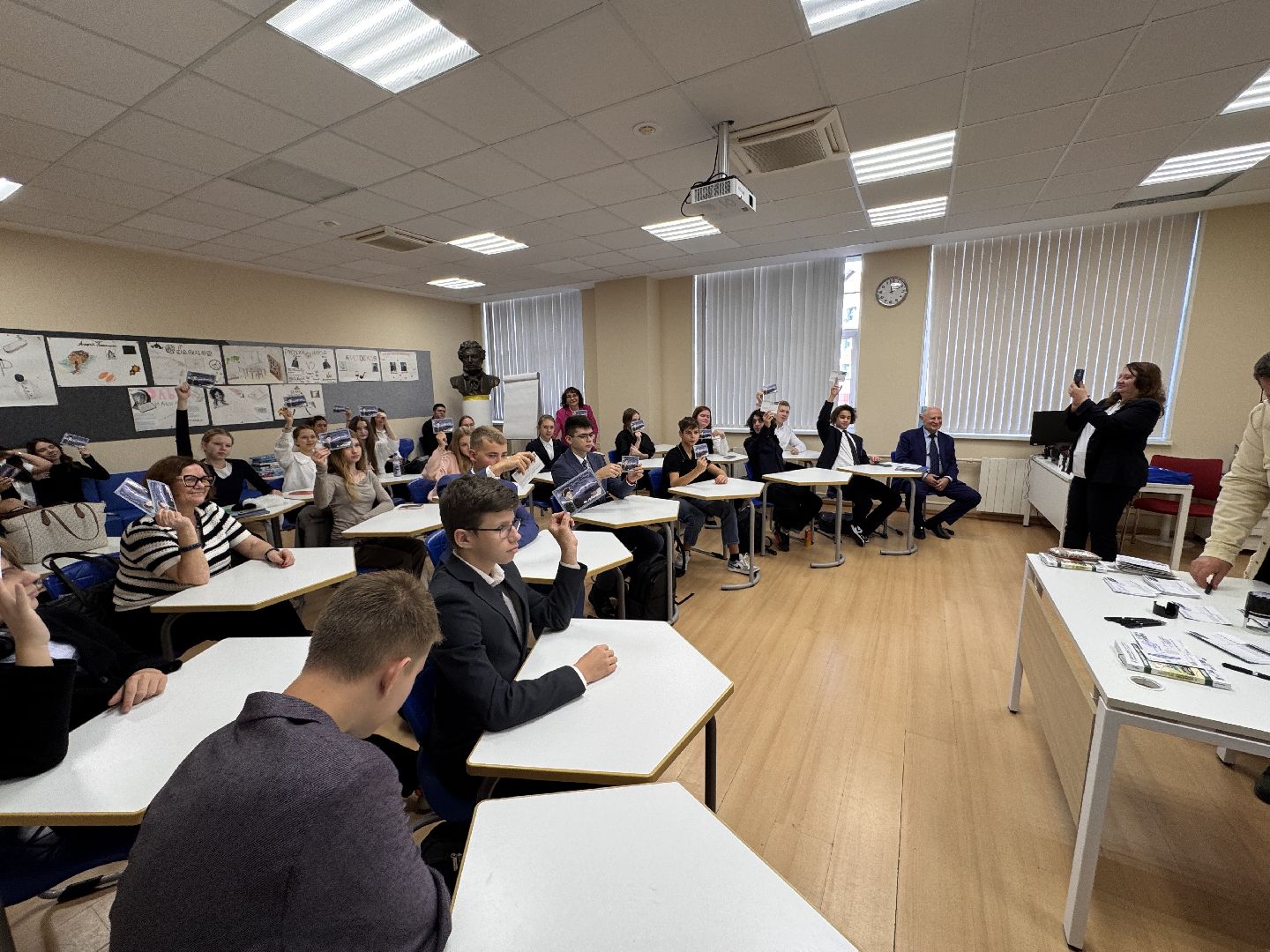 Филатуризм, Исследователь-путешественник Сушков, Спецгашение марки, Лицей МГИМО,