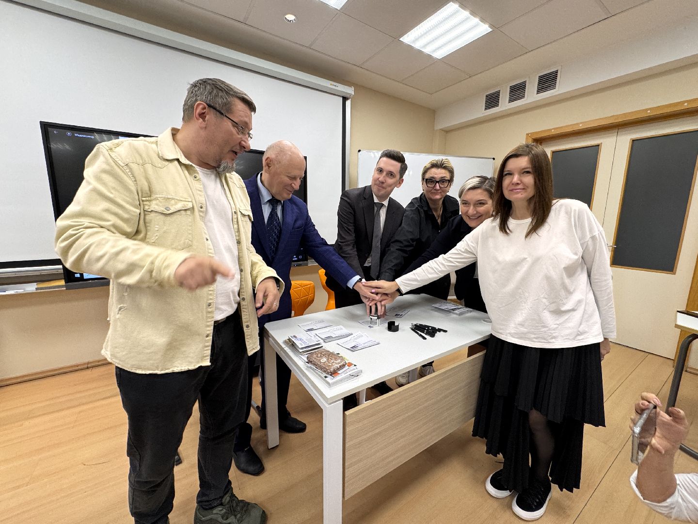 Филатуризм, Исследователь-путешественник Сушков, Спецгашение марки, Лицей МГИМО,