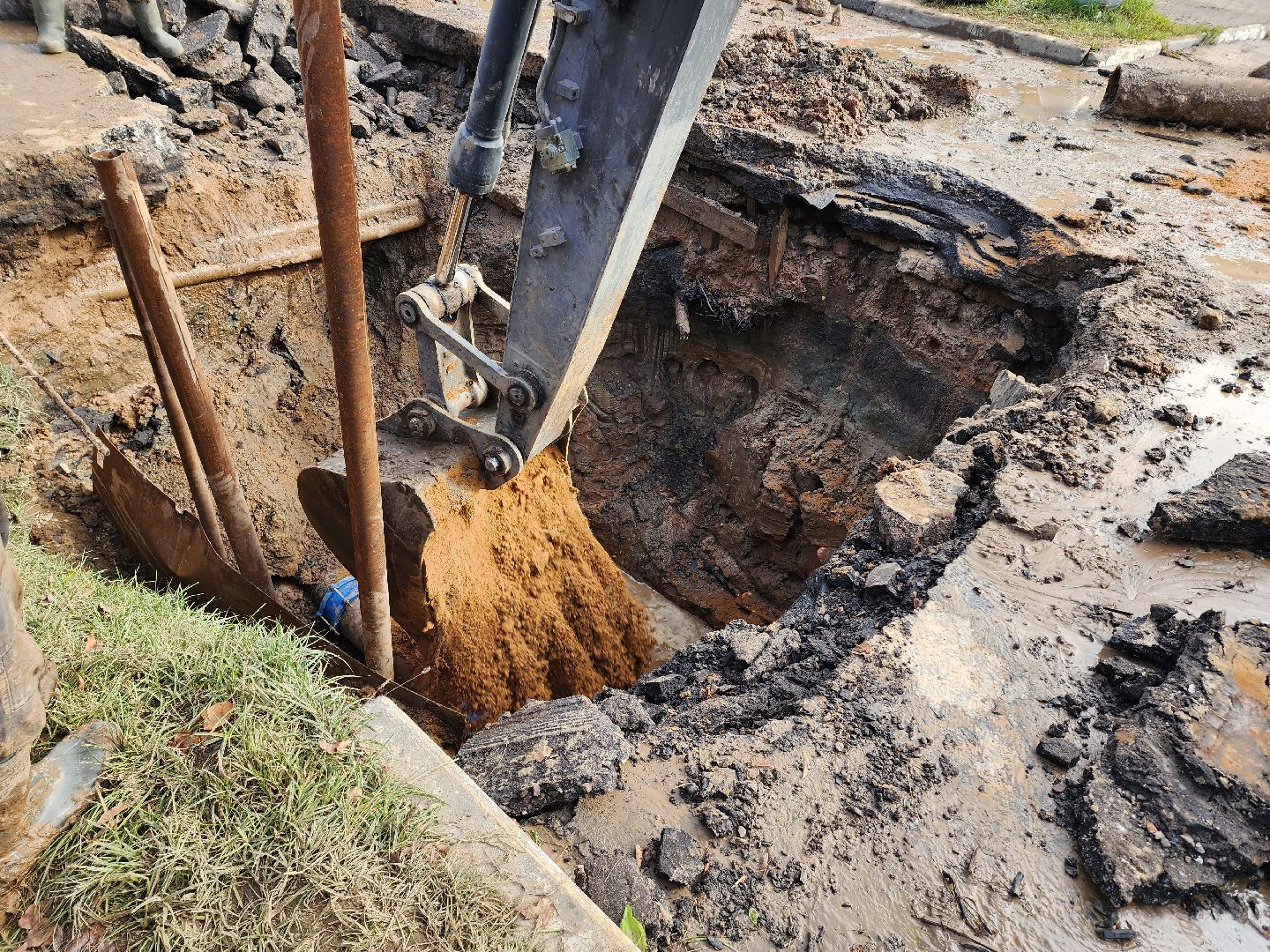 дубна, авария,  устранение аварии, трубопровод,