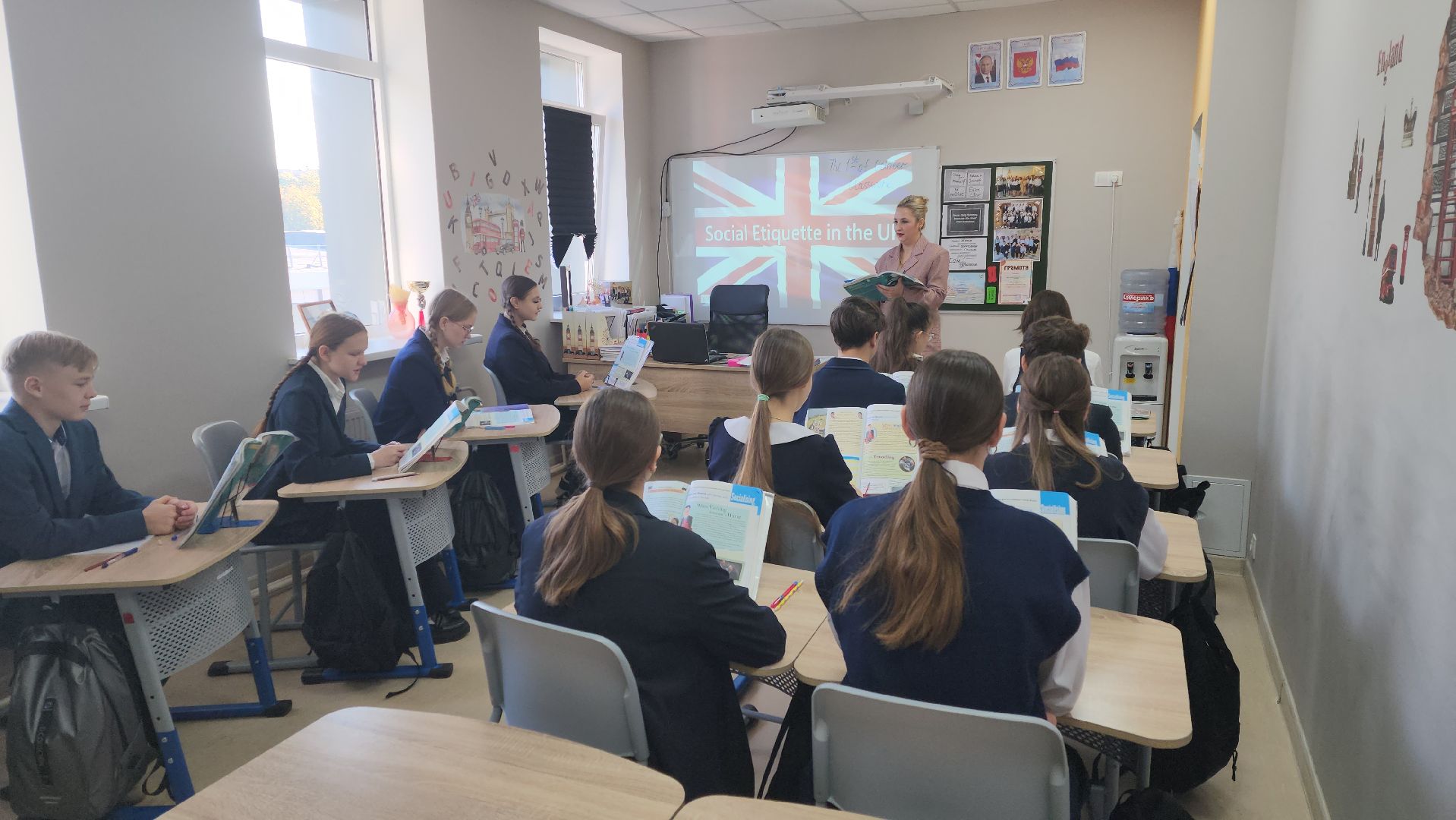 серпухов, школа 16 серпухов, улица космонавтов, день учителя в серпухове, учитель английского языка в серпухове,