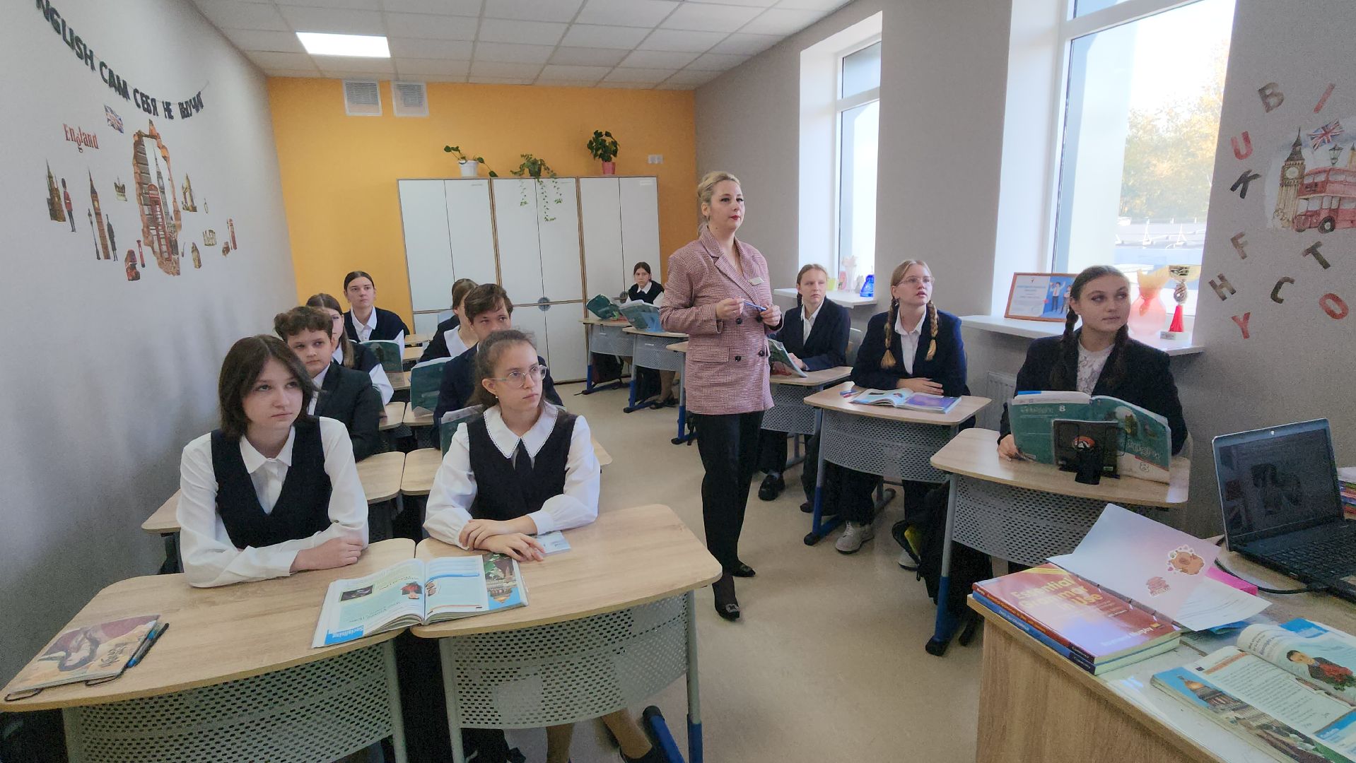 серпухов, школа 16 серпухов, улица космонавтов, день учителя в серпухове, учитель английского языка в серпухове,