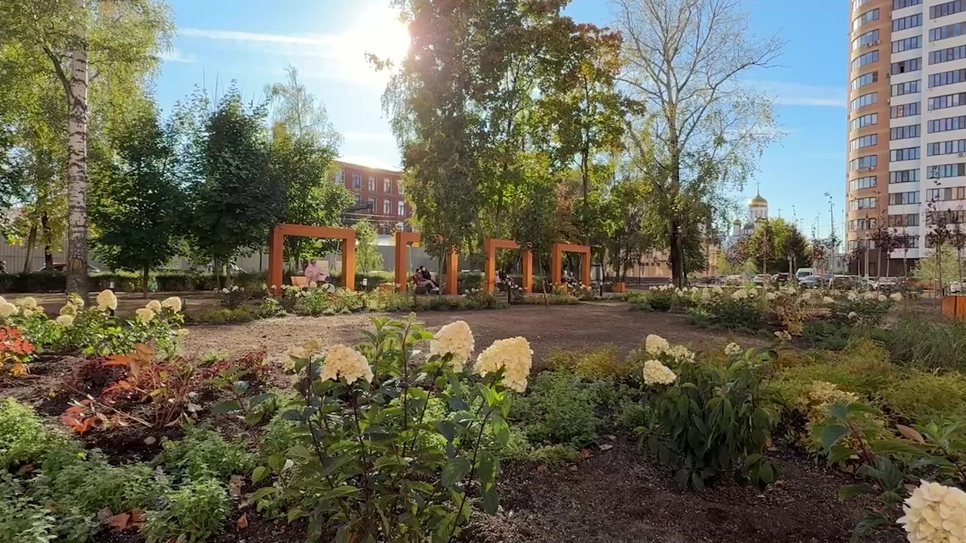 Реутов, благоустройство, сквер, качели, гортензии,