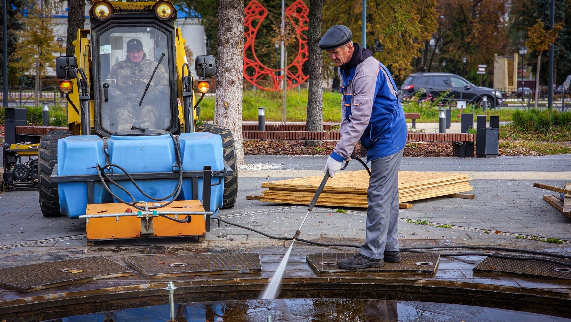 бронницы, отключение фонтана в бронницах, подготовка фонтана к зиме, сухой фонтан в бронницах,
