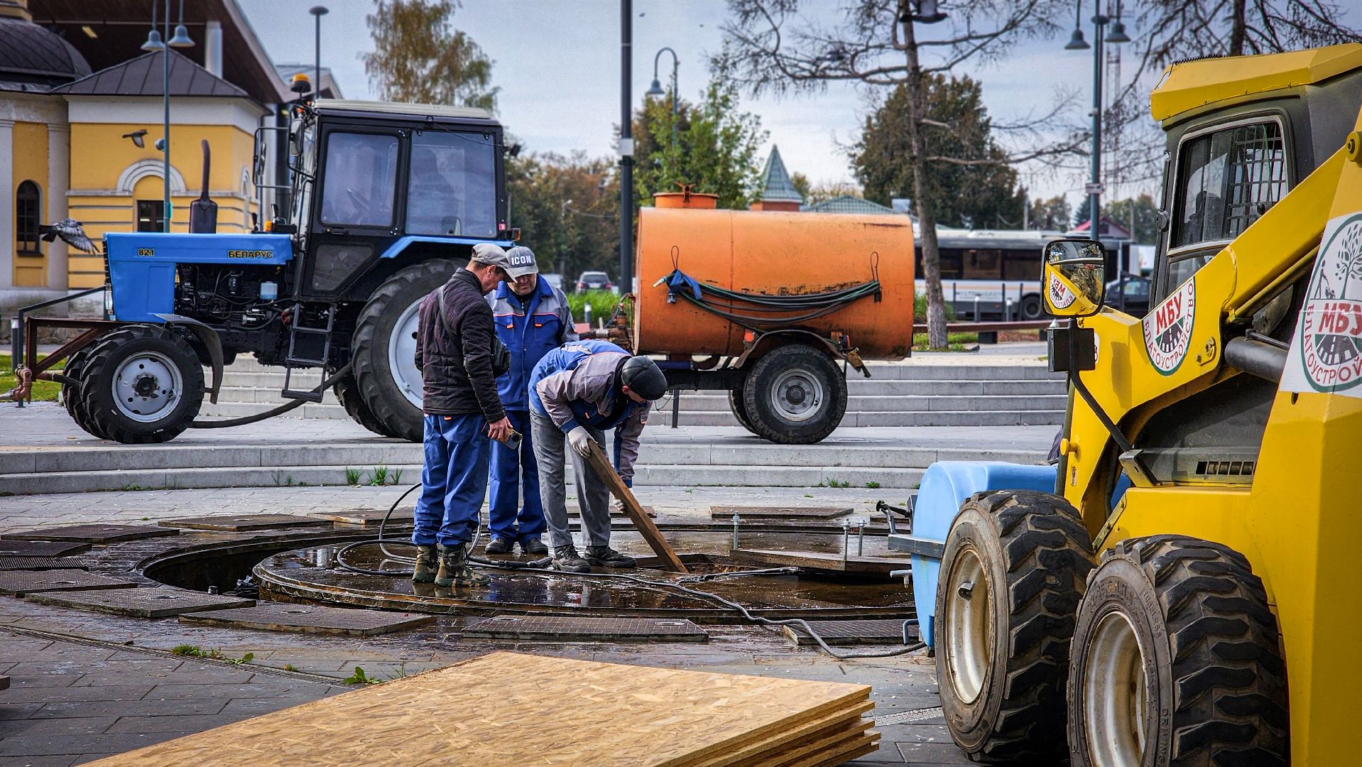 бронницы, отключение фонтана в бронницах, подготовка фонтана к зиме, сухой фонтан в бронницах,