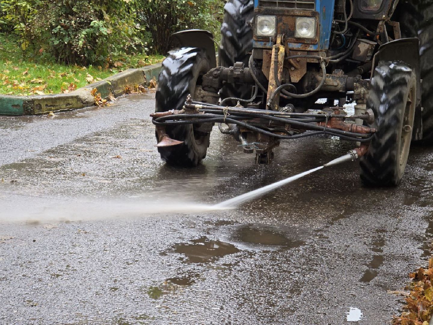 можайск, можайский муниципальный округ, подмосковье, благоустройство, уборка дворов, уборка дворов осенью, единый дорожно-транспортный центр,