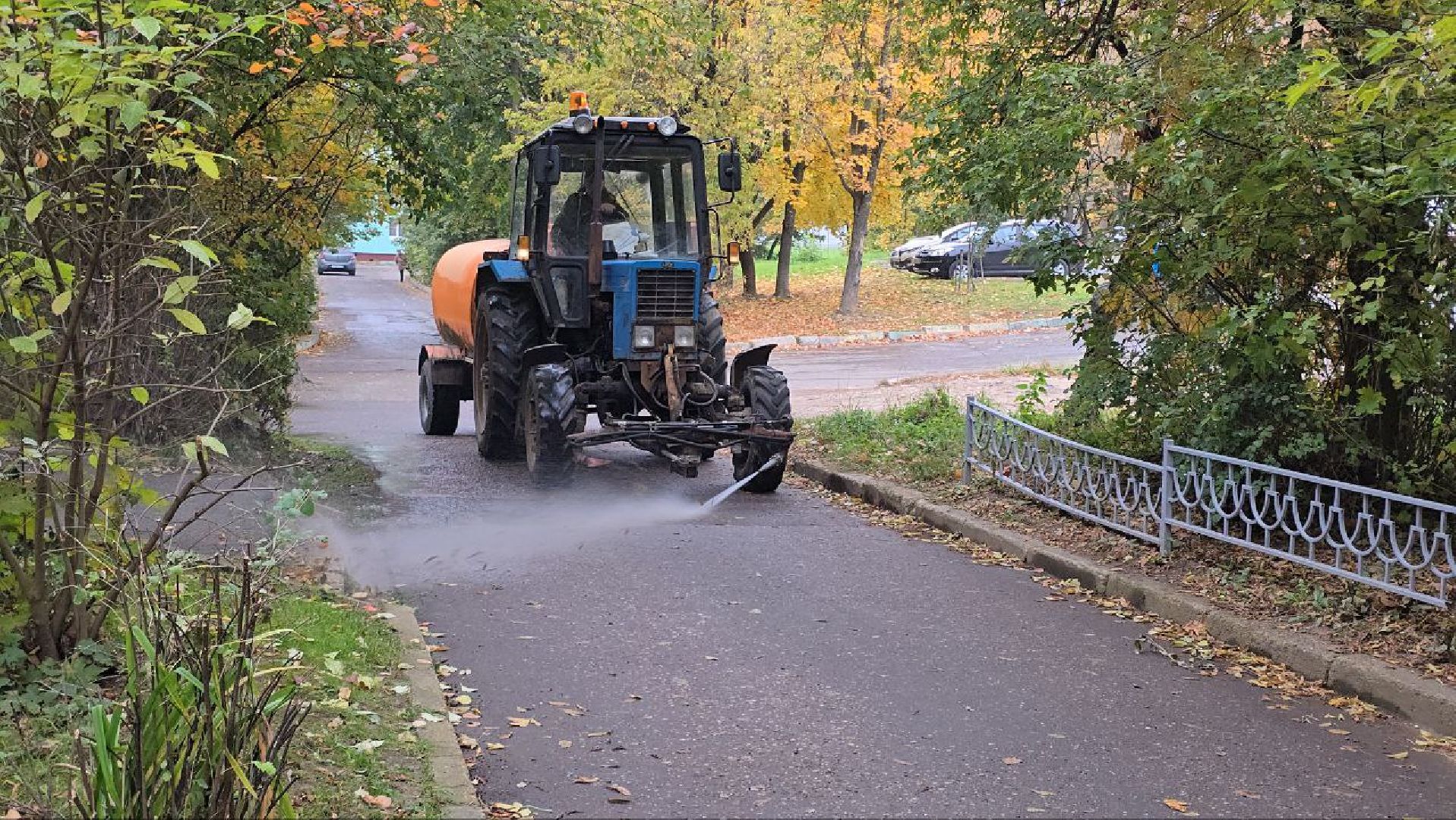 можайск, можайский муниципальный округ, подмосковье, благоустройство, уборка дворов, уборка дворов осенью, единый дорожно-транспортный центр,