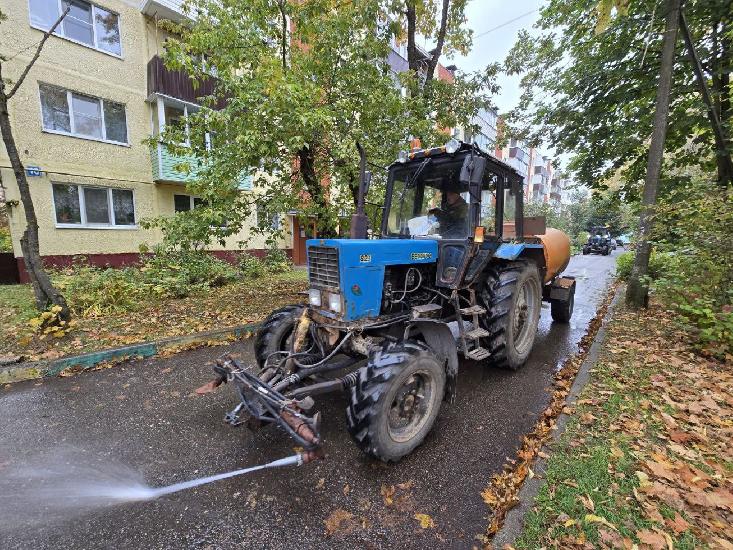 можайск, можайский муниципальный округ, подмосковье, благоустройство, уборка дворов, уборка дворов осенью, единый дорожно-транспортный центр,