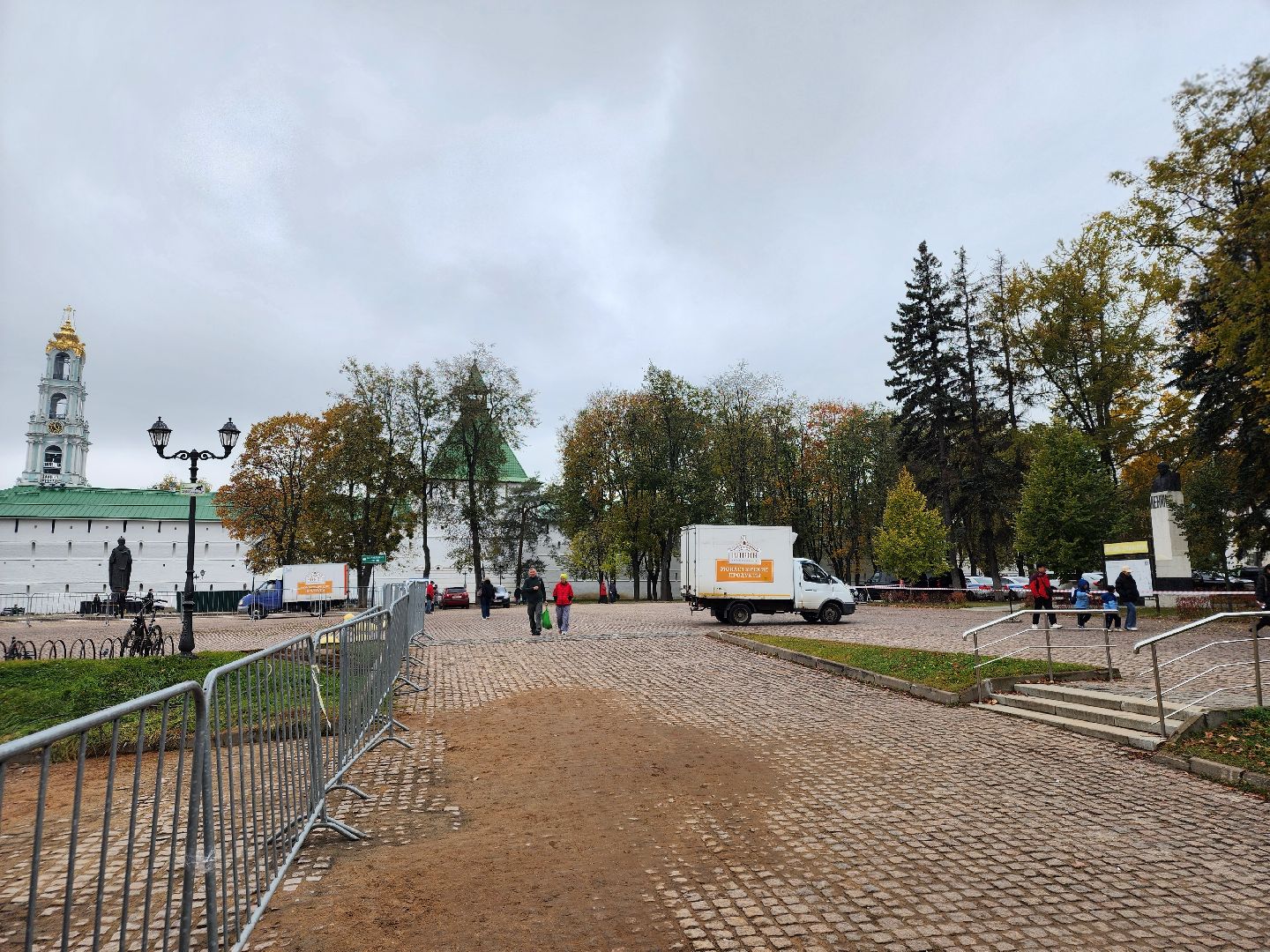 сергиев посад, сергиево-посадский городской округ, ленин, памятник ленину, михаил семенов, кпрф, красногорская площадь, старая лаврская гостиница,