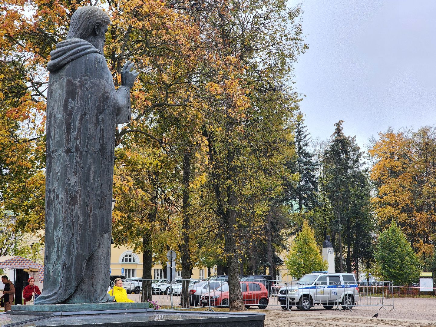 сергиев посад, сергиево-посадский городской округ, ленин, памятник ленину, михаил семенов, кпрф, красногорская площадь, старая лаврская гостиница,