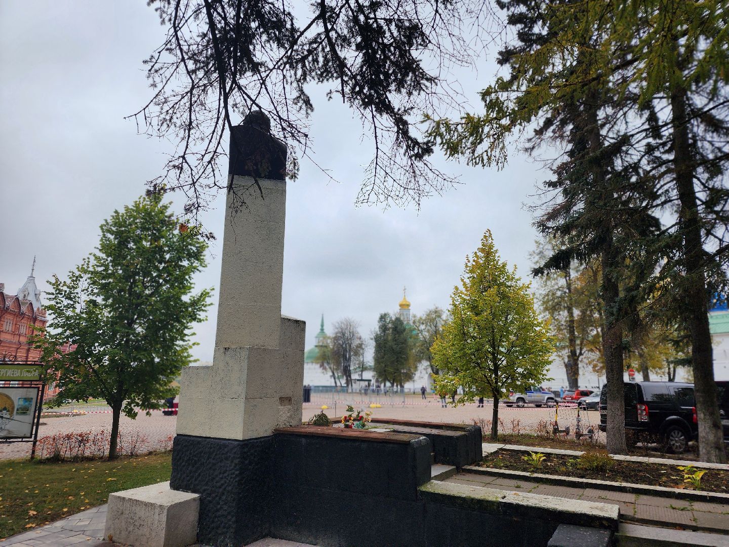 сергиев посад, сергиево-посадский городской округ, ленин, памятник ленину, михаил семенов, кпрф, красногорская площадь, старая лаврская гостиница,