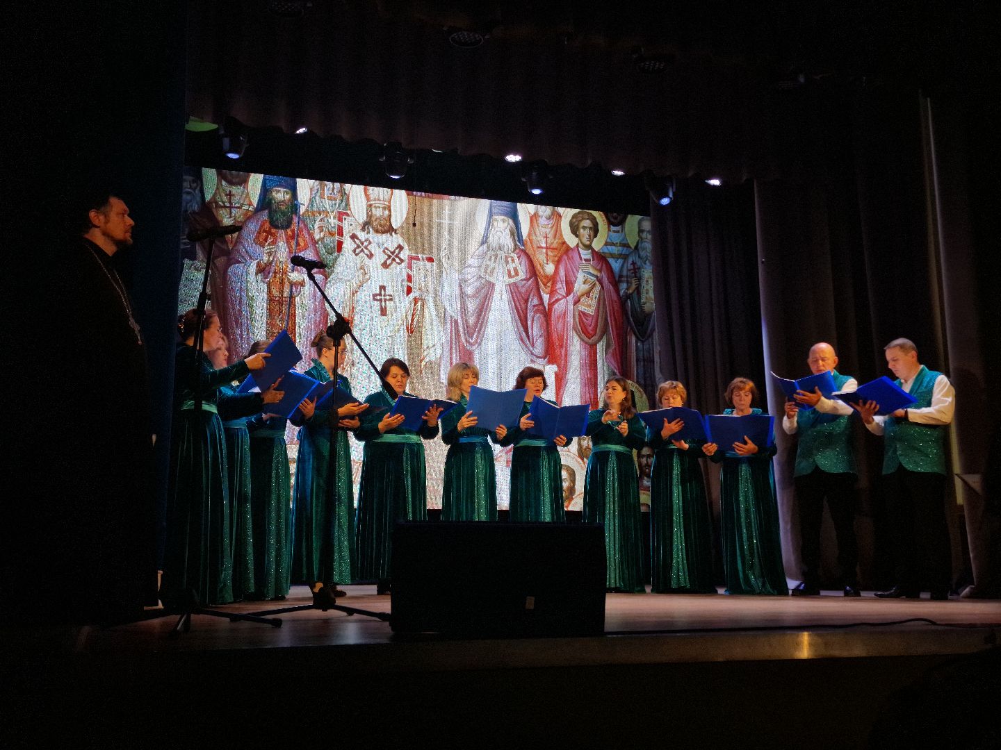 7 октября в Доме культуры Кучино» состоялся концерт «Хранитель Церкви русской», посвященный 100-летию блаженной кончины Патриарха Московского и всея Руси Тихона, Балашиха,