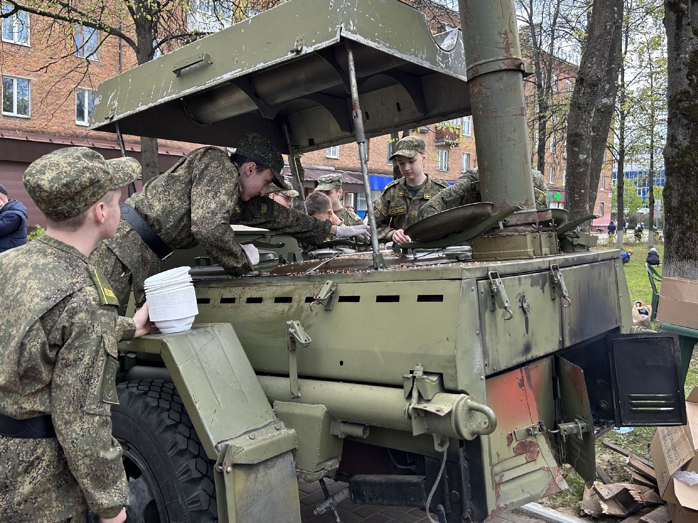 День Победы, полевая кухня