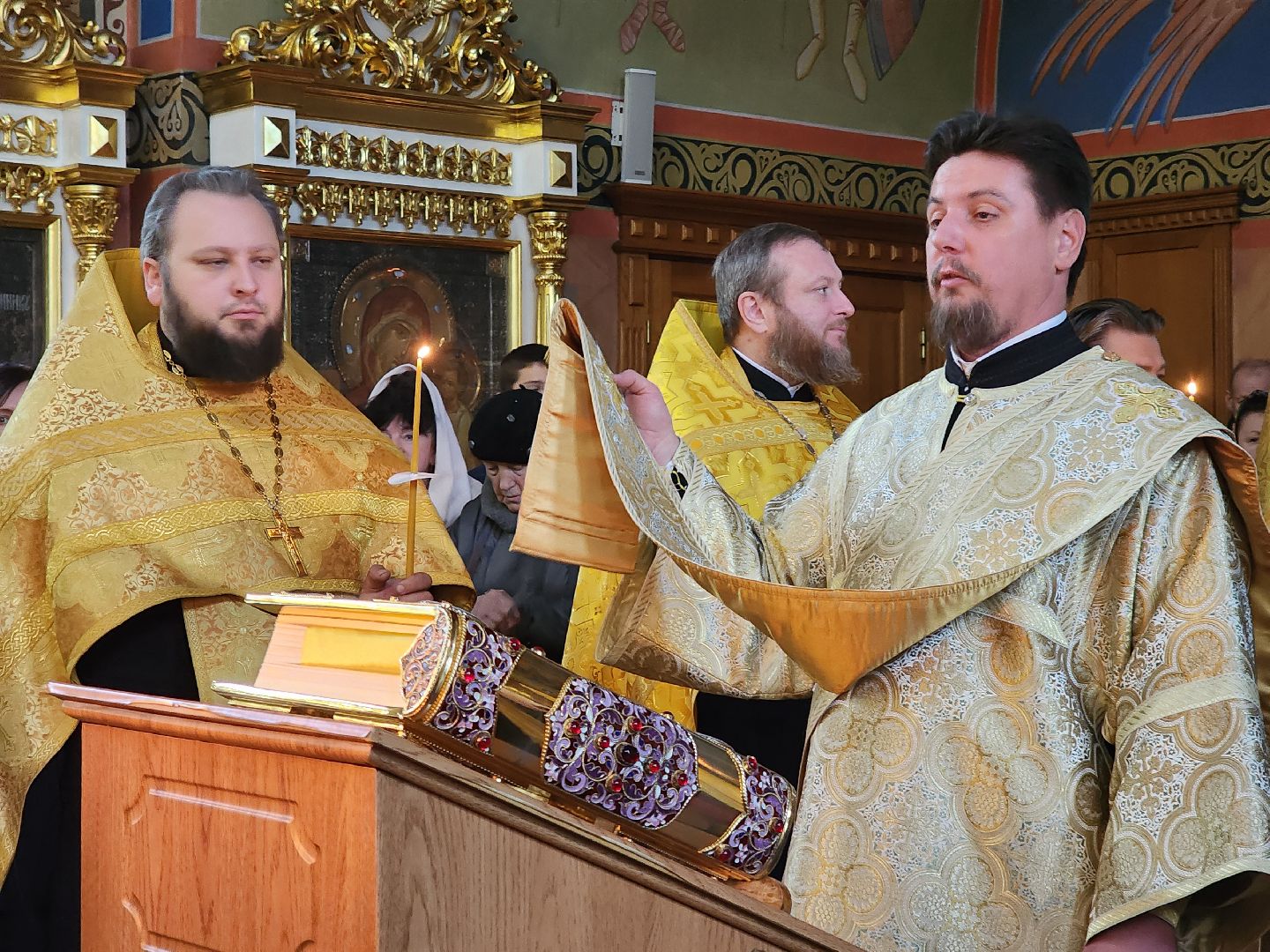 ногинск, религия, вера, церковь, мощи святителя тихона, богослужение,