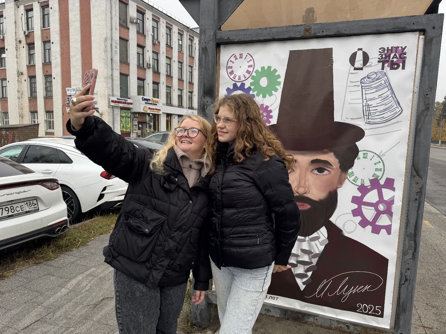 Анна Шевченко балашиха, рисунок Майкла Лунна на остановке у городской фабрики в Балашихе, фабрика 1830,