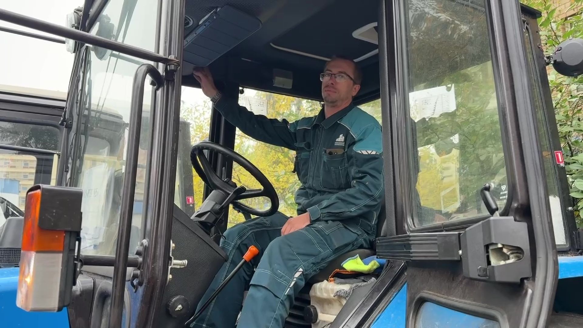 Реутов, техника к зиме, тракторы, навесное оборудование,