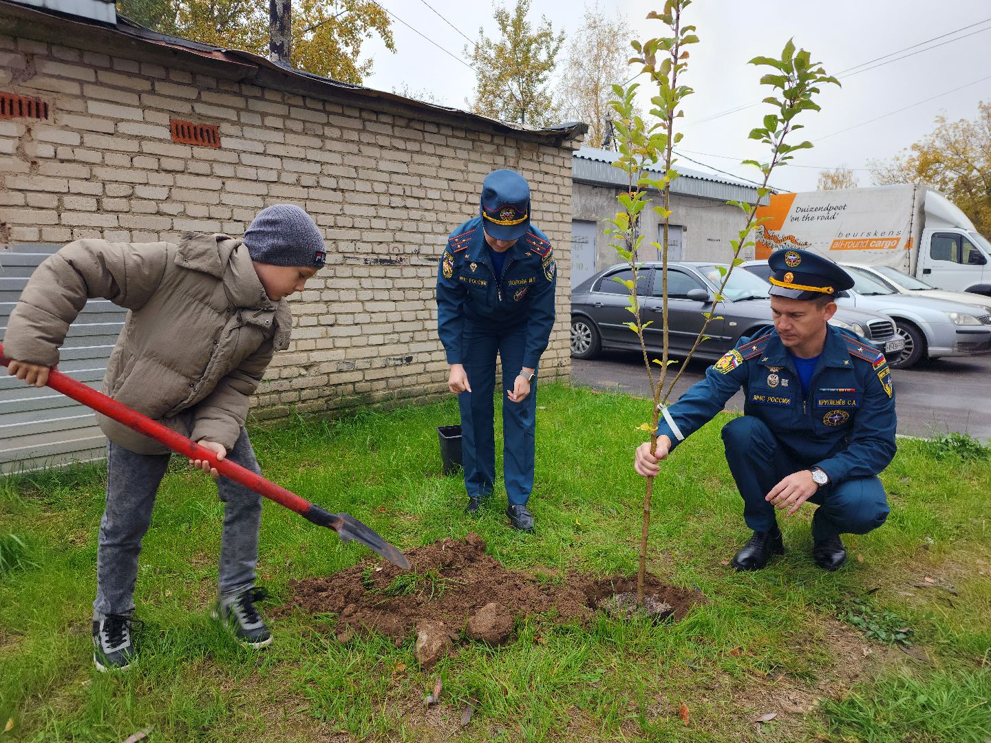 фрязино, пожарно-спасательная часть, экскурсия, мчс 35 лет, посадка деревьев,