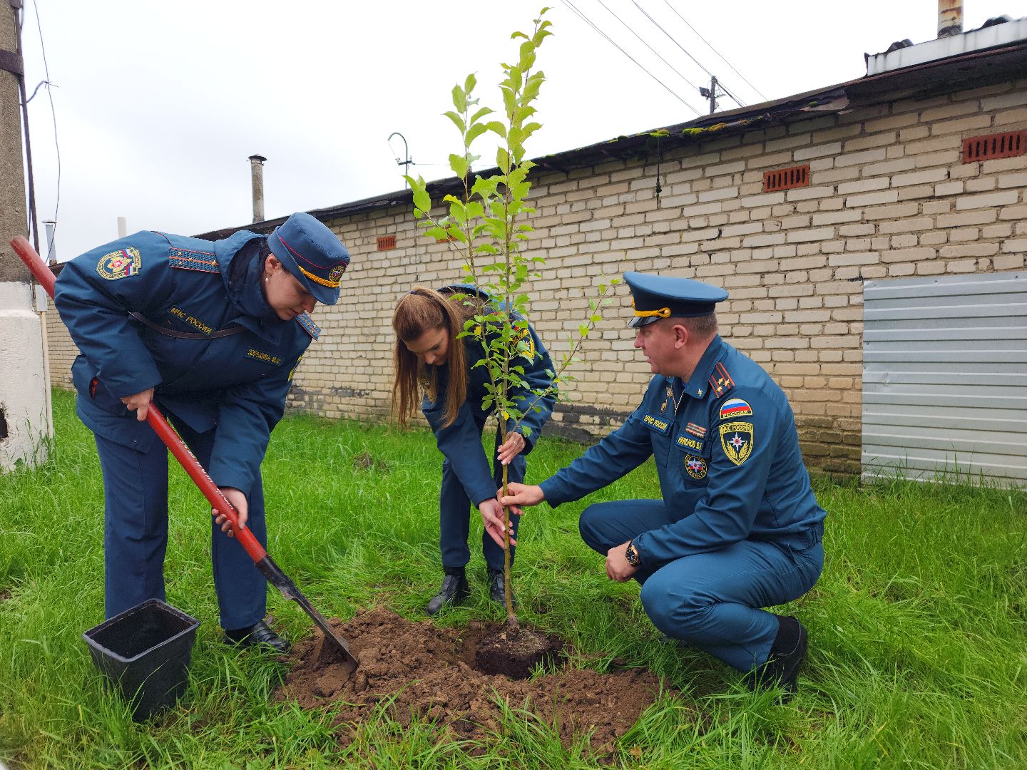 фрязино, пожарно-спасательная часть, экскурсия, мчс 35 лет, посадка деревьев,